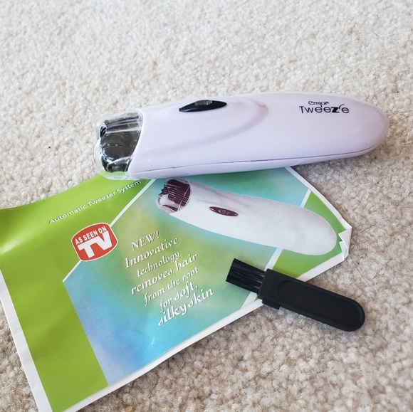 Other - Tweeze tweezers